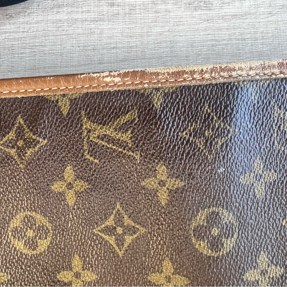Extremely rare, vintage Louis Vuitton Monogram garment bag with side zippers. - Picture 12 of 16